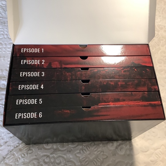 Hunt A Killer: The Moon Summit Mystery box set - COMPLETE with all 6 episodes - Picture 2 of 6